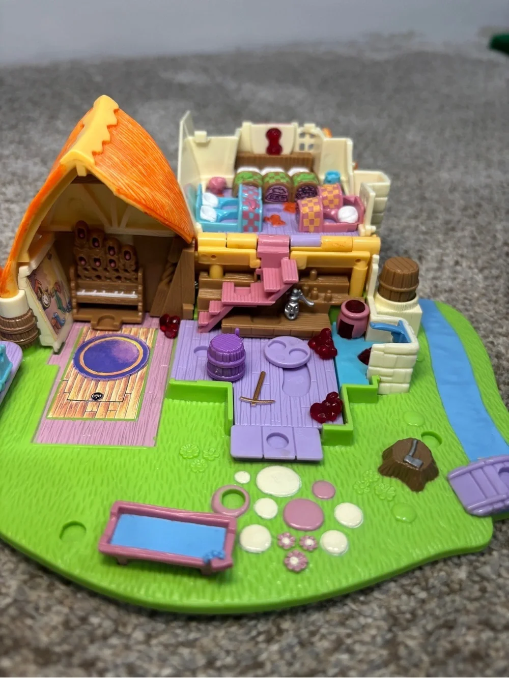 Bluebird Disney Snow White & The Seven Dwarfs Polly Pocket Cottage - COMPLETE